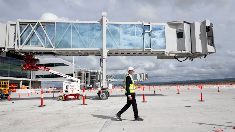 Qantas airport project tests leadership mettle in Australian aviation industry