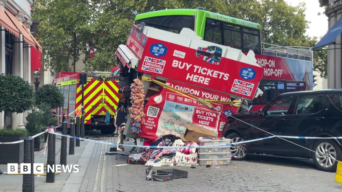 London's Trafalgar Square tourist hotspot shaken by sudden bus collision