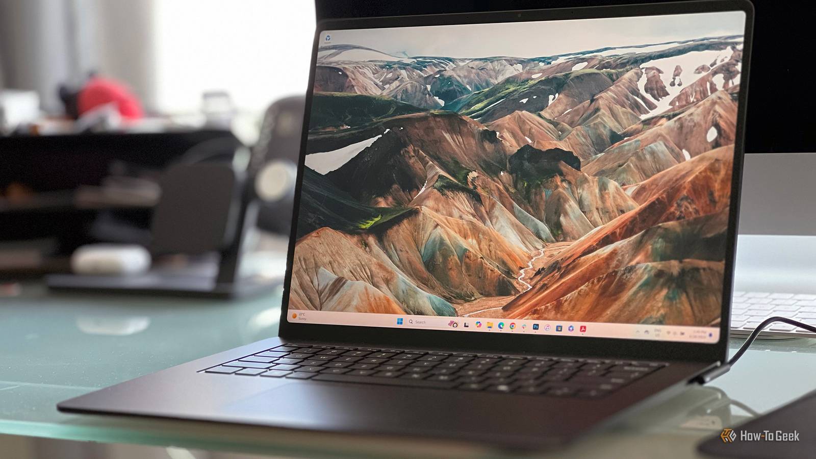 Microsoft finally gives in to user demands for Windows 11 personalization