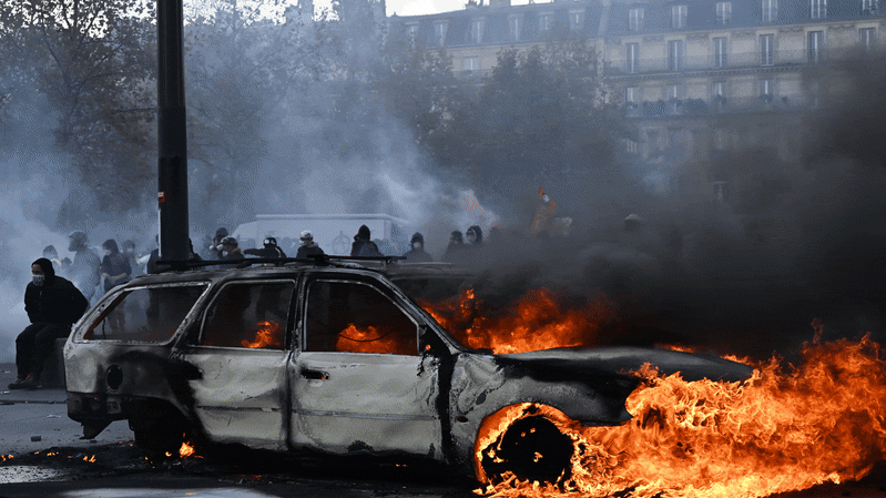 Paris Protests Highlight Growing Inequality and Economic Pressure
